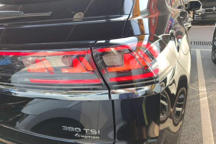 Used Volkswagen Teramont X 2024 380TSI Four-Wheel Drive Prestige Luxury Edition Right Rear Taillight