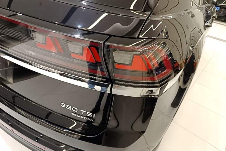 Used Volkswagen Teramont X 2024 380TSI Four-Wheel Drive Prestige Luxury Edition Right Rear Taillight