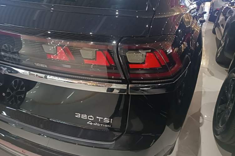 Used Volkswagen Teramont X 2024 380TSI Four-Wheel Drive Prestige Luxury Edition Right Rear Taillight