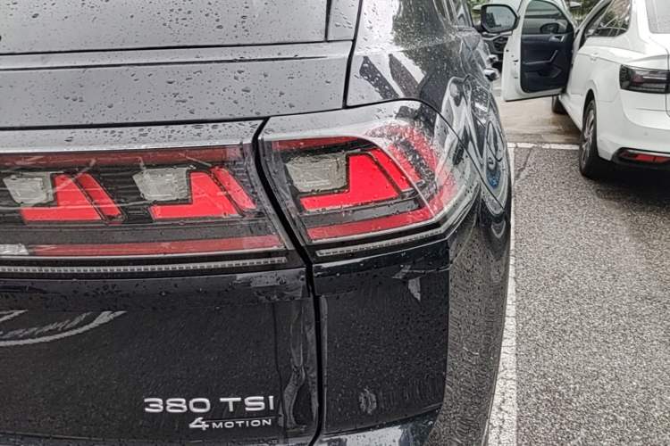 Used Volkswagen Teramont X 2024 380TSI Four-Wheel Drive Longxiang Edition Right Rear Taillight