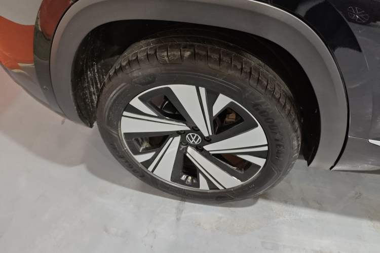Used Volkswagen Teramont X 2024 380TSI Four-Wheel Drive Prestige Luxury Edition Right Rear Wheel Hub