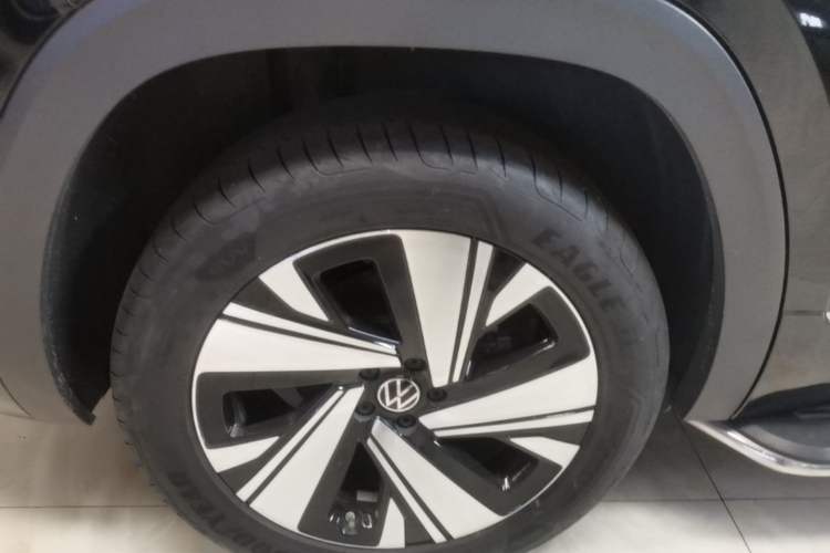 Used Volkswagen Teramont X 2024 380TSI All-Wheel Drive Longyao Edition Right Rear Wheel Hub