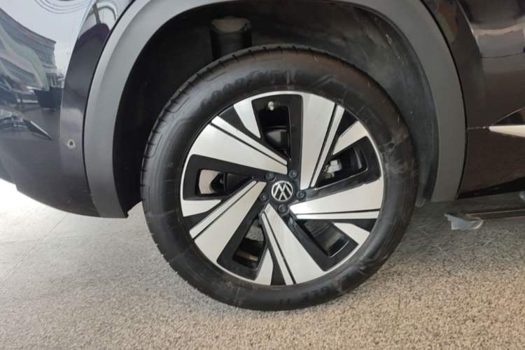 Used Volkswagen Teramont X 2024 380TSI All-Wheel Drive Longyao Edition Right Rear Wheel Hub
