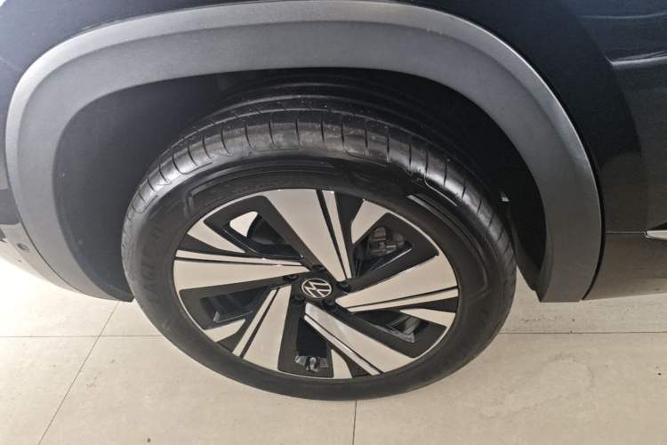 Used Volkswagen Teramont X 2024 380TSI Four-Wheel Drive Prestige Luxury Edition Right Rear Wheel Hub