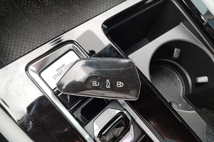 Used Volkswagen Teramont X 2024 380TSI Four-Wheel Drive Longxiang Edition Vehicle Key