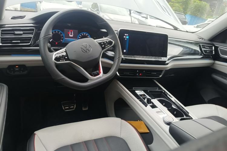 Used Volkswagen Teramont X 2024 380TSI Four-Wheel Drive Prestige Luxury Edition Center Console
