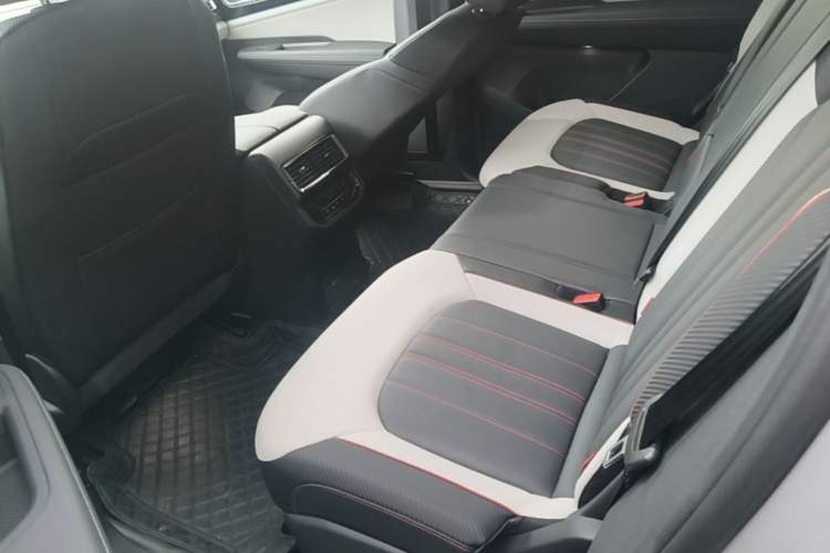 Used Volkswagen Teramont X 2024 380TSI Four-Wheel Drive Prestige Luxury Edition Left Rear Seat