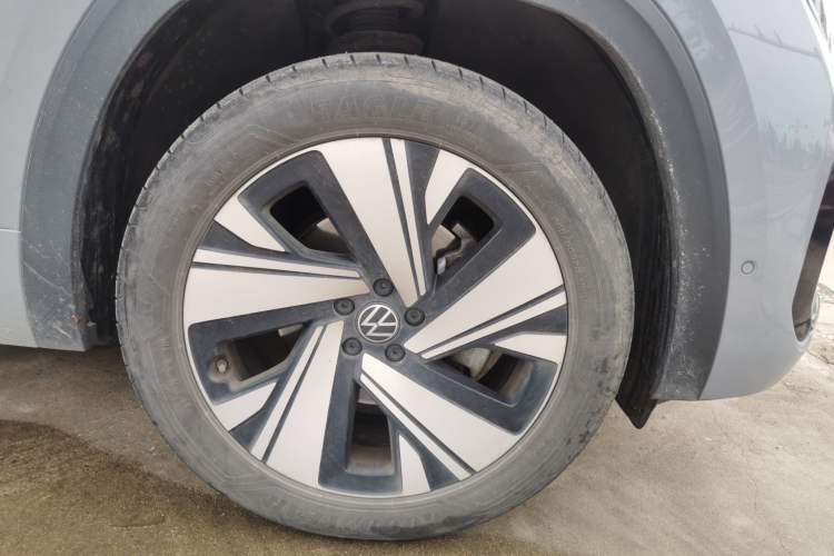 Used Volkswagen Teramont X 2024 380TSI Four-Wheel Drive Prestige Luxury Edition Right Front Wheel Hub