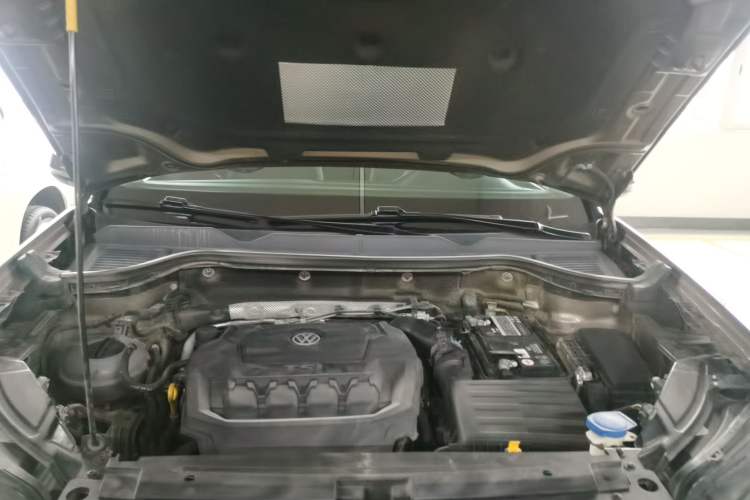 Used Volkswagen Tharu 2020 330TSI All-Wheel-Drive Luxury Edition China VI Standard Engine Bay