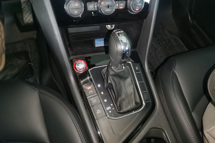 Used Volkswagen Tharu 2020 330TSI All-Wheel-Drive Luxury Edition China VI Standard Gear Lever