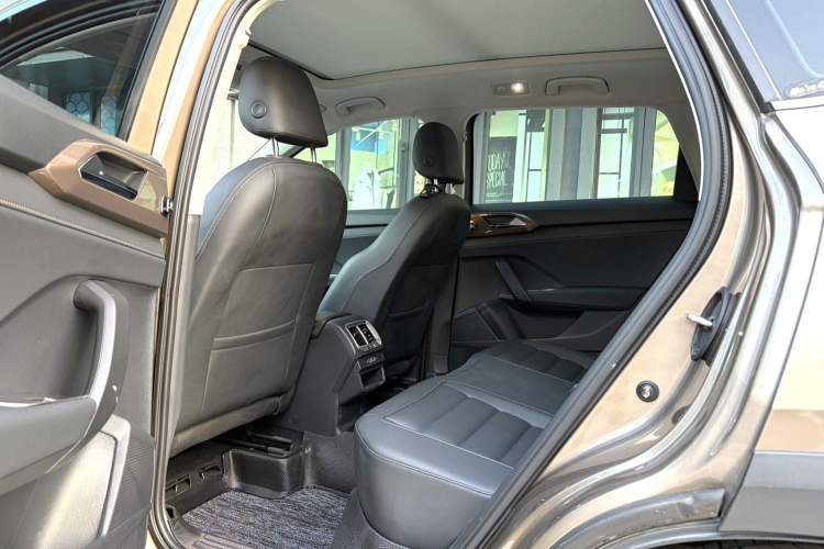 Used Volkswagen Tharu 2020 330TSI All-Wheel-Drive Luxury Edition China VI Standard Interior 3