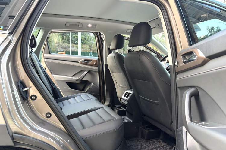 Used Volkswagen Tharu 2020 330TSI All-Wheel-Drive Luxury Edition China VI Standard Interior 4