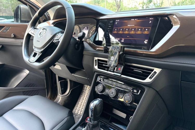 Used Volkswagen Tharu 2020 330TSI All-Wheel-Drive Luxury Edition China VI Standard Interior 6