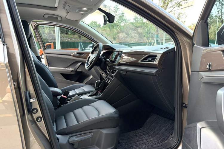 Used Volkswagen Tharu 2020 330TSI All-Wheel-Drive Luxury Edition China VI Standard Interior 7