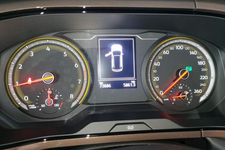 Used Volkswagen Tharu 2020 330TSI All-Wheel-Drive Luxury Edition China VI Standard Odometer Close Up