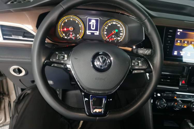 Used Volkswagen Tharu 2020 330TSI All-Wheel-Drive Luxury Edition China VI Standard Steering Wheel