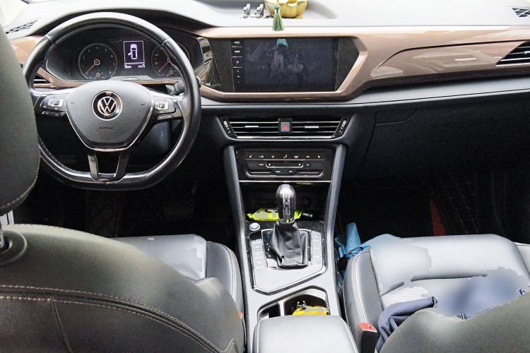Used Volkswagen Tharu 2020 280TSI Two-Wheel Drive Luxury Plus Version China VI Standard Center Console