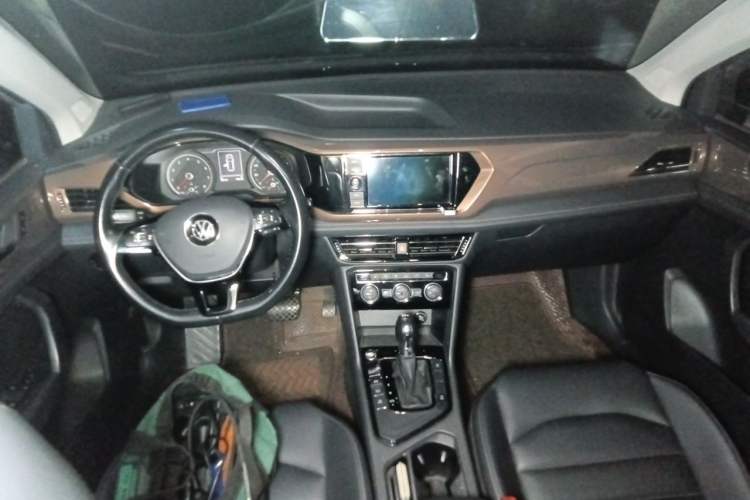 Used Volkswagen Tharu 2019 280TSI Two-Wheel Drive Luxury Version China VI Standard Center Console