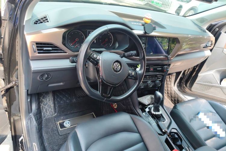 Used Volkswagen Tharu 2019 280TSI Two-Wheel Drive Luxury Version China VI Standard Center Console
