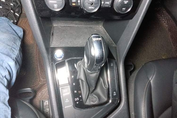 Used Volkswagen Tharu 2019 280TSI Two-Wheel Drive Luxury Version China VI Standard Gear Lever