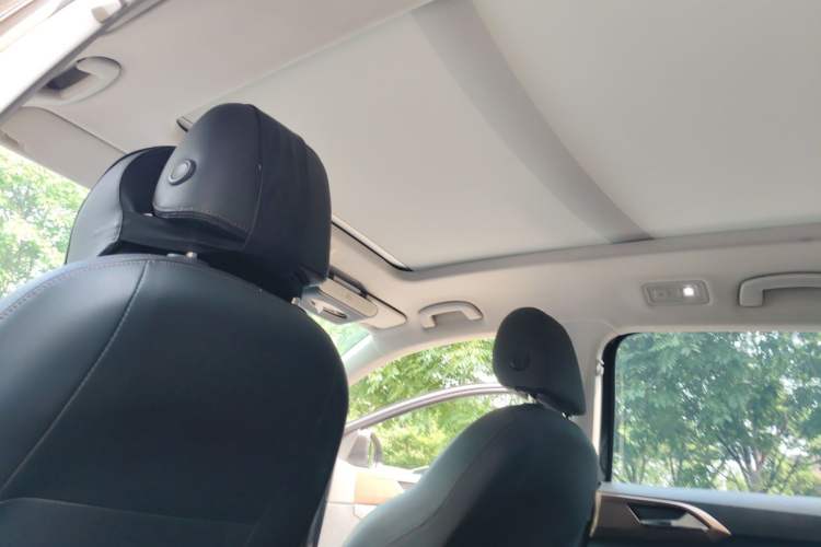 Used Volkswagen Tharu 2019 280TSI Two-Wheel Drive Luxury Version China VI Standard Headliner