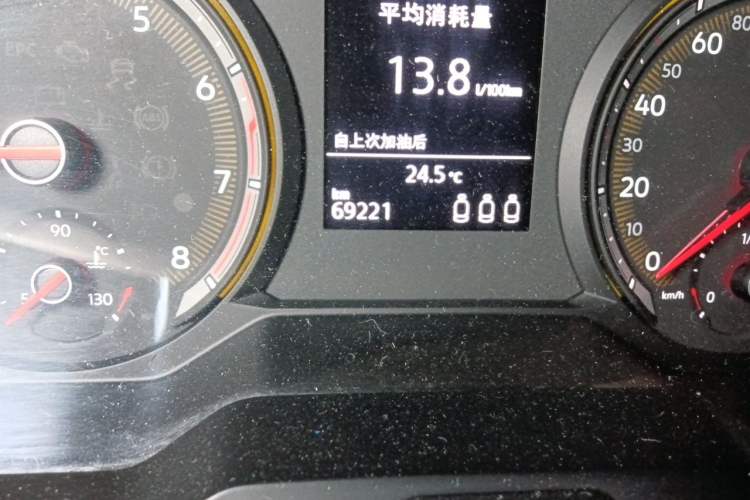 Used Volkswagen Tharu 2019 280TSI Two-Wheel Drive Luxury Version China VI Standard Odometer Close Up