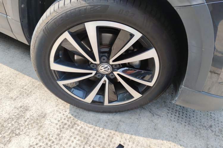 Used Volkswagen Tharu 2019 280TSI Two-Wheel Drive Luxury Version China VI Standard Right Front Wheel Hub