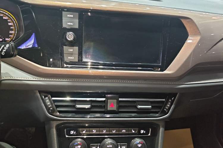 Used Volkswagen Tharu 2019 280TSI Two-Wheel Drive Luxury Version China VI Standard Audio And AC Panel