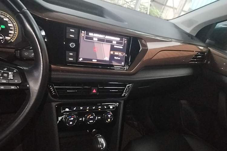 Used Volkswagen Tharu 2019 280TSI Two-Wheel Drive Luxury Version China VI Standard Audio And AC Panel