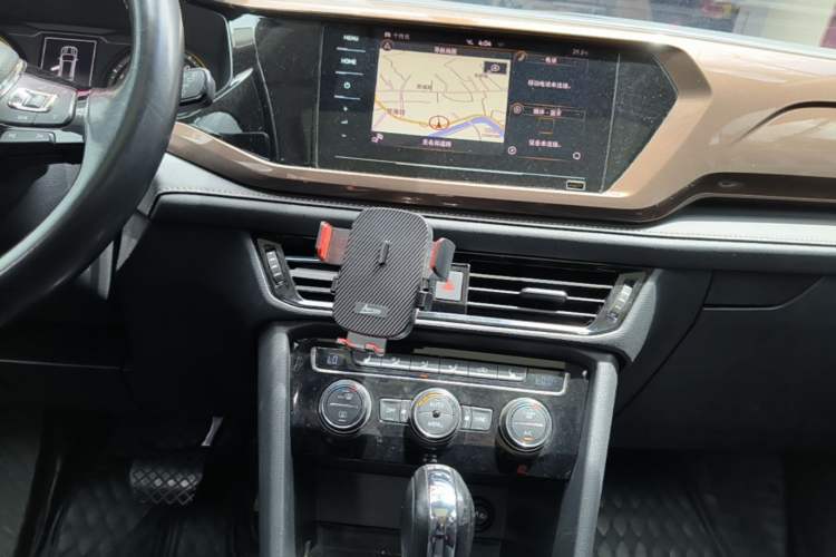 Used Volkswagen Tharu 2019 280TSI Two-Wheel Drive Luxury Version China VI Standard Audio And AC Panel