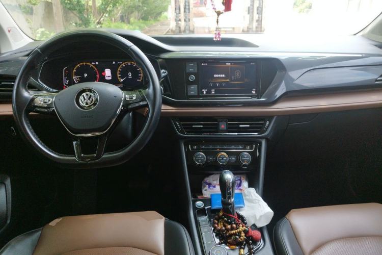 Used Volkswagen Tharu 2019 330TSI Four-Wheel Drive Flagship Model China VI Standard Center Console