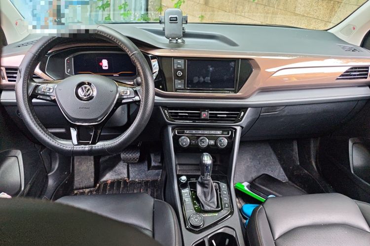 Used Volkswagen Tharu 2019 330TSI Four-Wheel Drive Flagship Model China VI Standard Center Console