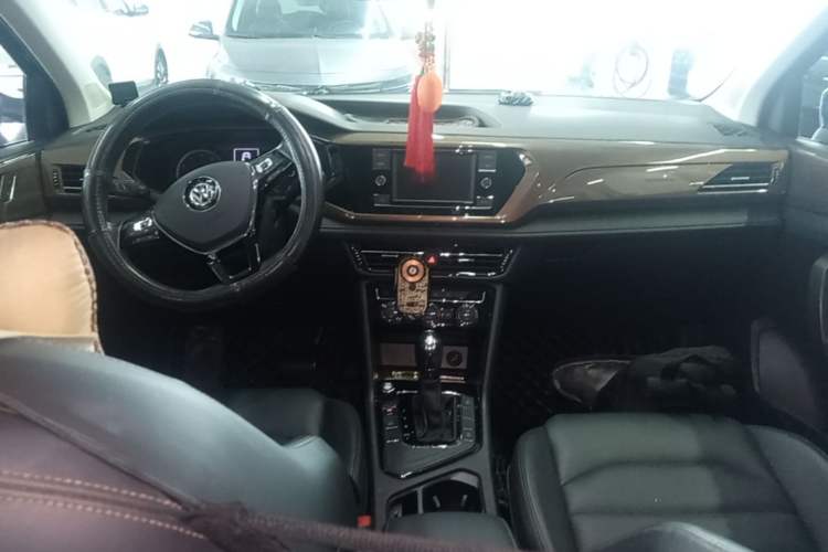 Used Volkswagen Tharu 2019 280TSI Two-Wheel Drive Comfort Edition China VI Standard Center Console