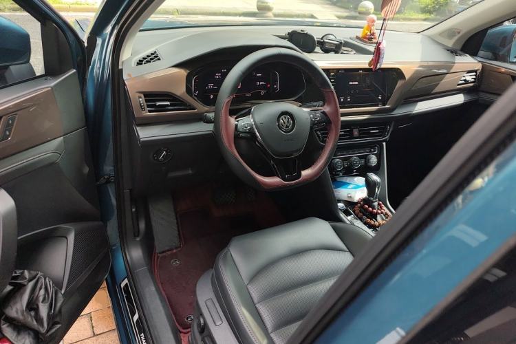 Used Volkswagen Tharu 2019 330TSI Four-Wheel Drive Flagship Model China VI Standard Center Console