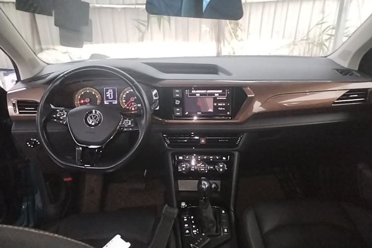 Used Volkswagen Tharu 2019 280TSI Two-Wheel Drive Luxury Version China VI Standard Center Console