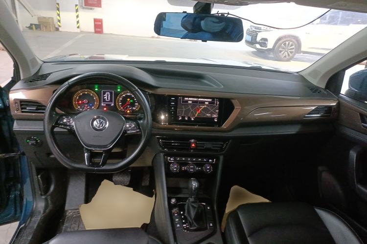 Used Volkswagen Tharu 2019 280TSI Two-Wheel Drive Luxury Version China VI Standard Center Console