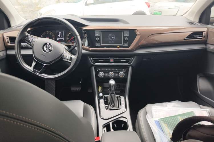 Used Volkswagen Tharu 2019 280TSI Two-Wheel Drive Comfort Edition China VI Standard Center Console