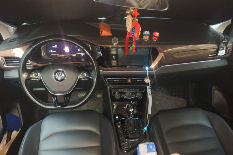 Used Volkswagen Tharu 2019 330TSI Four-Wheel Drive Flagship Model China VI Standard Center Console