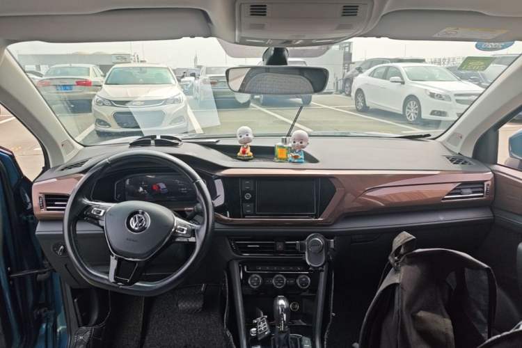 Used Volkswagen Tharu 2019 330TSI Four-Wheel Drive Flagship Model China VI Standard Center Console