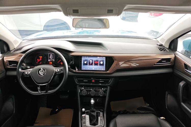 Used Volkswagen Tharu 2019 280TSI Two-Wheel Drive Comfort Edition China VI Standard Center Console