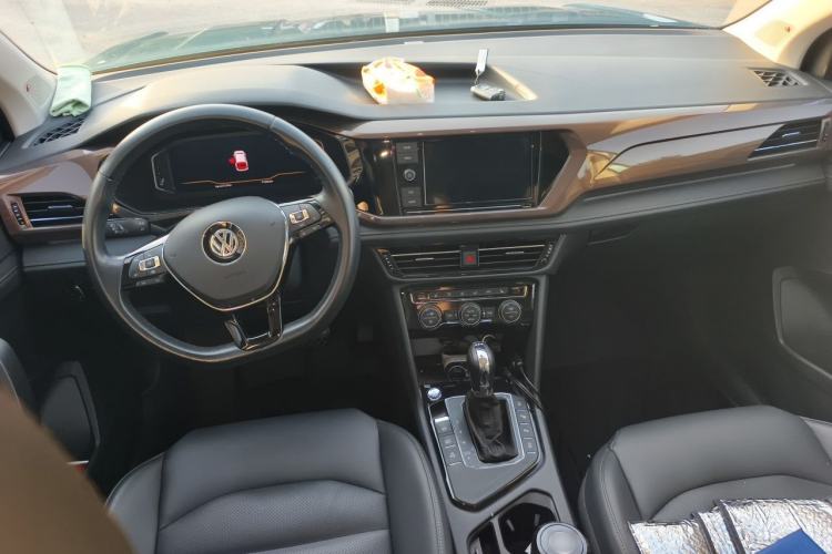 Used Volkswagen Tharu 2019 280TSI Two-Wheel Drive Flagship Version China VI Standard Center Console