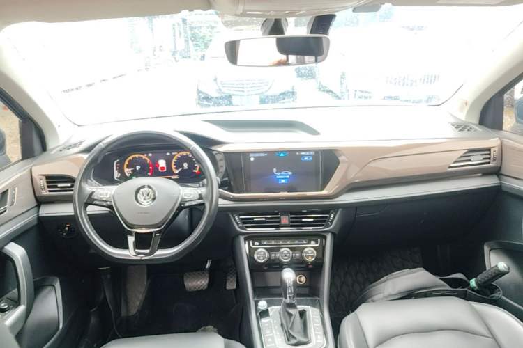 Used Volkswagen Tharu 2019 280TSI Two-Wheel Drive Flagship Version China VI Standard Center Console