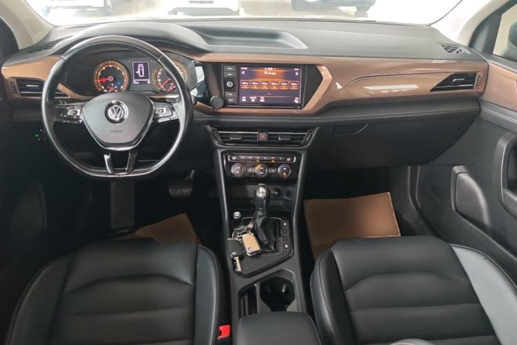 Used Volkswagen Tharu 2019 280TSI Two-Wheel Drive Luxury Version China VI Standard Center Console
