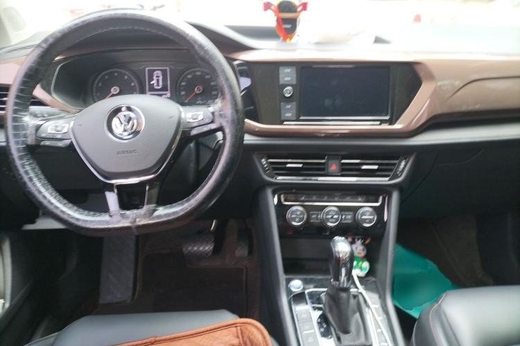 Used Volkswagen Tharu 2019 330TSI Four-Wheel Drive Luxury Edition China VI Standard Center Console