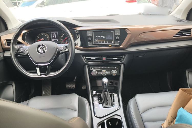 Used Volkswagen Tharu 2019 280TSI Two-Wheel Drive Comfort Edition China VI Standard Center Console