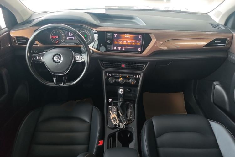 Used Volkswagen Tharu 2019 280TSI Two-Wheel Drive Luxury Version China VI Standard Center Console