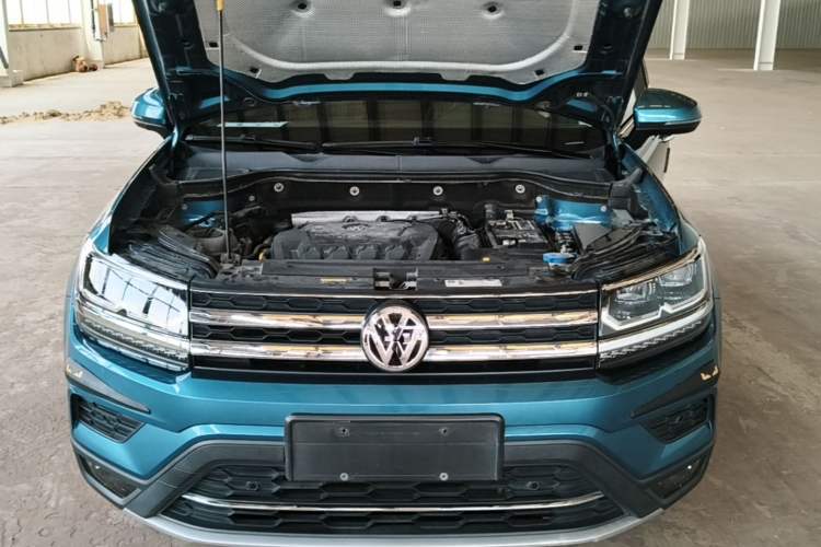 Used Volkswagen Tharu 2019 330TSI Four-Wheel Drive Flagship Model China VI Standard Engine Bay