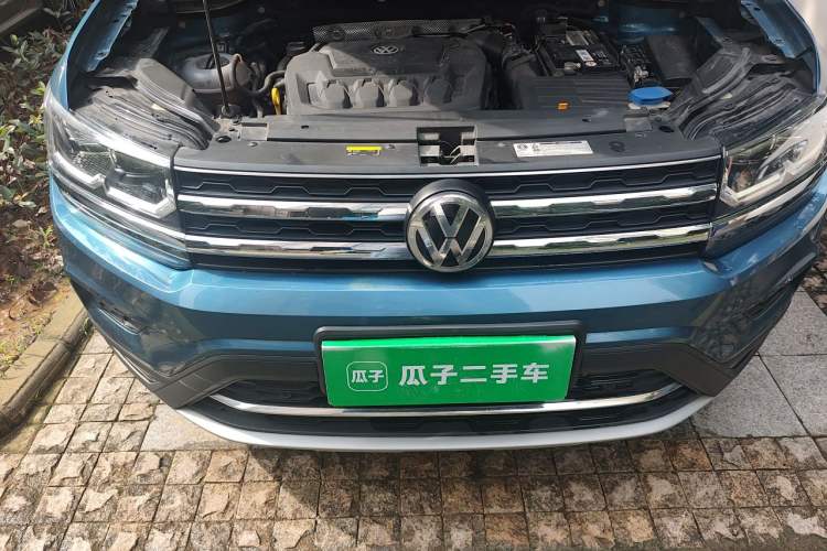 Used Volkswagen Tharu 2019 330TSI Four-Wheel Drive Flagship Model China VI Standard Engine Bay