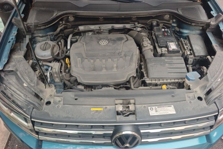 Used Volkswagen Tharu 2019 330TSI Four-Wheel Drive Flagship Model China VI Standard Engine Bay