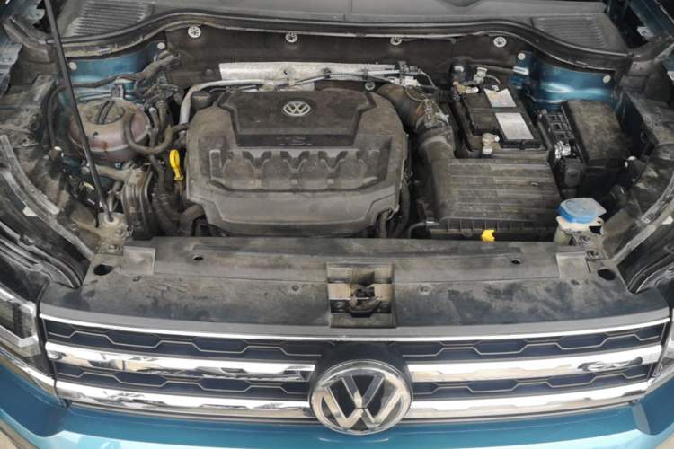 Used Volkswagen Tharu 2019 330TSI Four-Wheel Drive Flagship Model China VI Standard Engine Bay